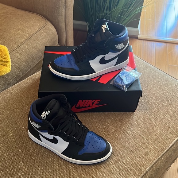 Worn a few time but still in good condition with box - Picture 2 of 3